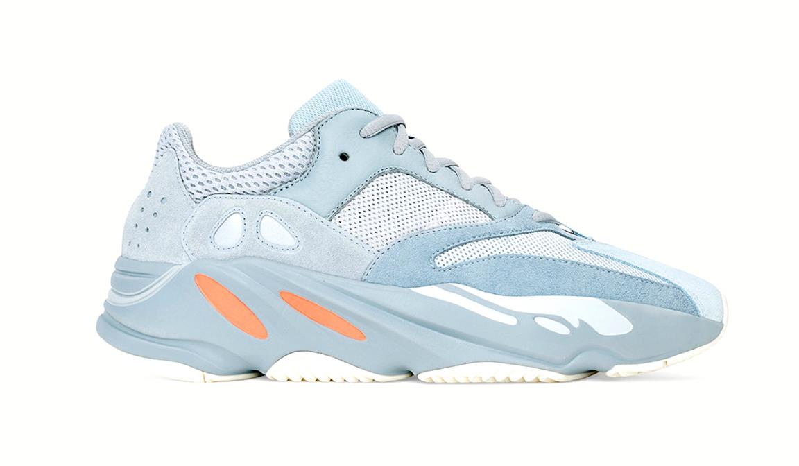 adidas yeezy 700 bianche con strisce argento