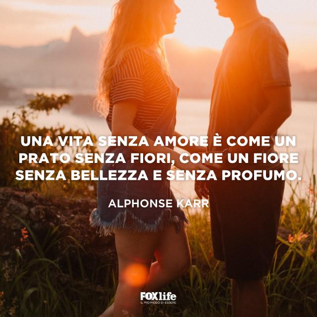 Frase Karr Una donna va incontro a un uomo