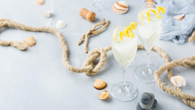 Frosecco: la ricetta del cocktail con prosecco, zucchero, acqua e limone Frosecco