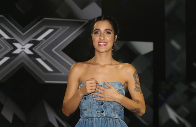 Levante esce con un nuovo singolo e inizia un tour teatrale Levante durante X Factor