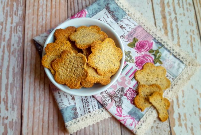 Cracker ai semi Ciotola con biscotti salati