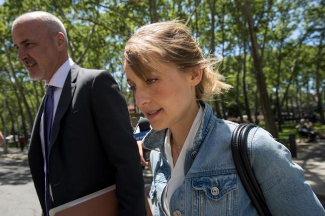 La storia della setta in cui era coinvolta Allison Mack diventerà un documentario HBO Allison Mack coinvolta nella setta NXIVM