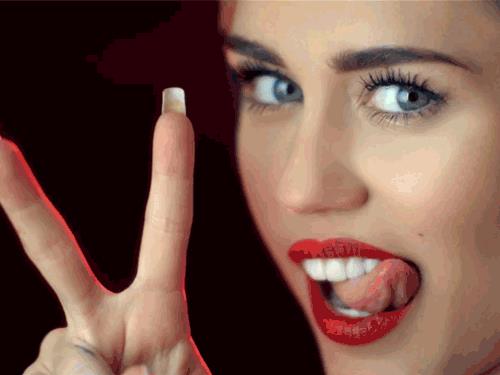 Miley Cyrus Miley Cyrus fa l'occhiolino