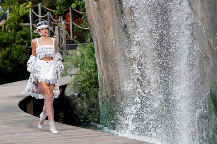 Chanel PVC Sfilata Chanel al Grand Palais con PVC in primo piano