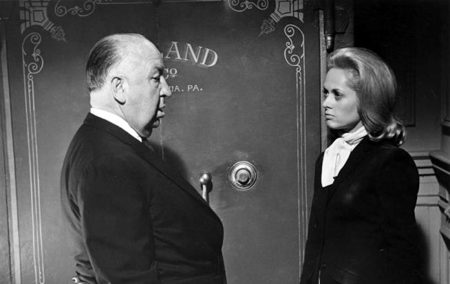 Tippi Hedren e Alfred Hitchcock sul set di Marnie Alfred Hitchcock sul set di Marnie con la protagonista Tippi Hedren