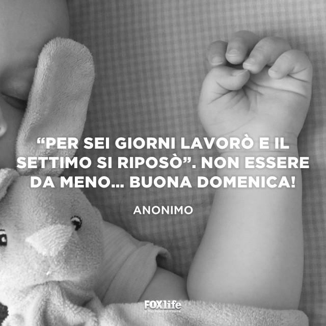 Frase divertente di buona domenica Neonato addormentato