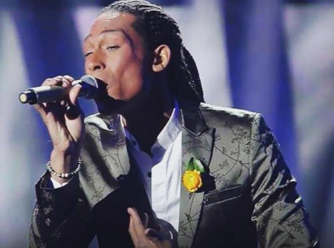 Leonardo Monteiro si esibisce come Nuova proposta a Sanremo 2018 con il brano Bianca L'esibizione di Leonardo Monteiro a Sanremo 2018