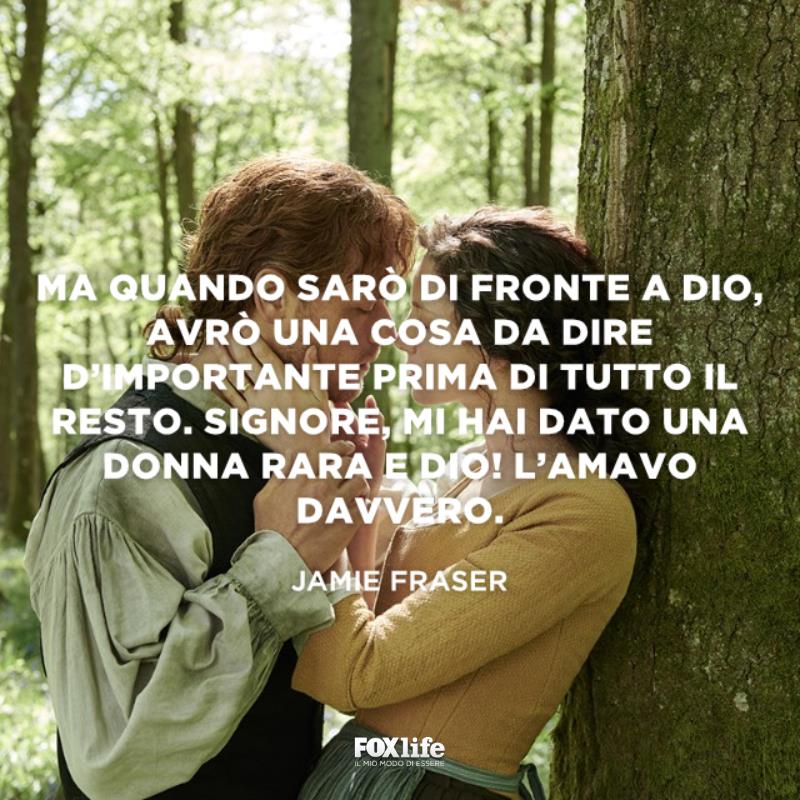 Citaizone outlander Claire e Jamie in procinto di baciarsi