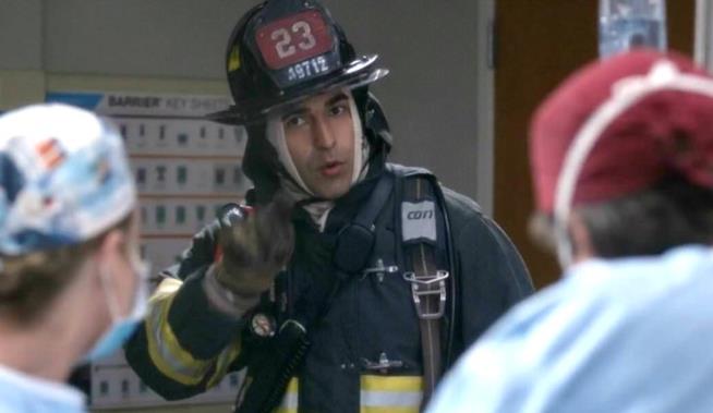 Grey's Anatomy: uno dei pompieri visti in puntata Uno dei pompieri visti in Grey's Anatomy