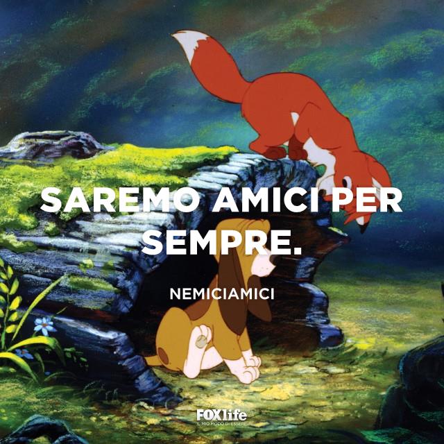 Frase Nemici amici Red e Toby in un bosco