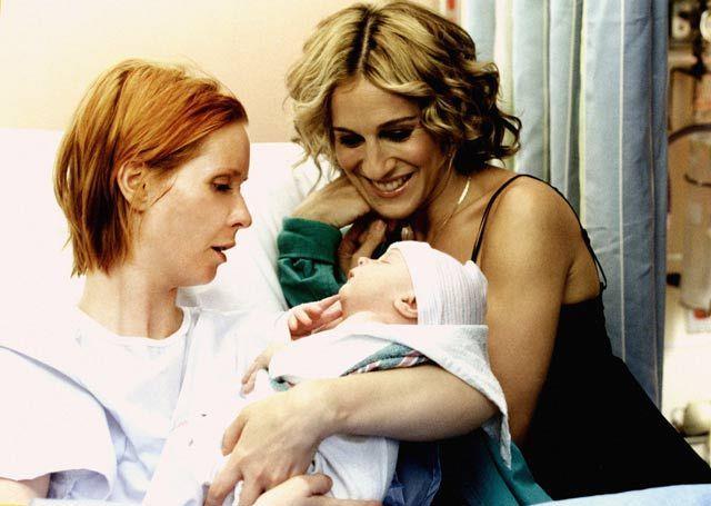 Miranda diventa madre Miranda, Carrie e il piccolo Brady