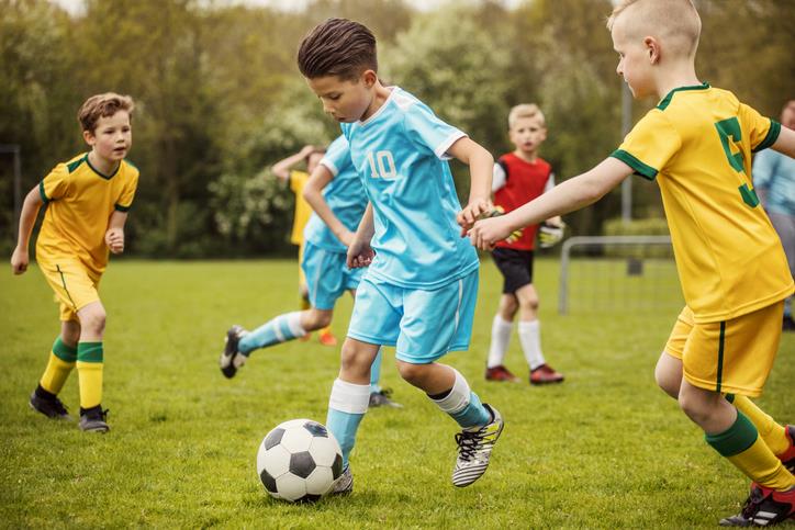 Sport per bambini: il calcio Sport per bambini: il calcio come sport di squadra