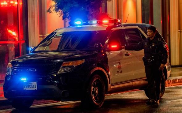 911: un'immagine dall'episodio 2x17 Un'immagine dall'episodio 2x17 di 911