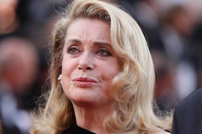 Catherine Deneuve spiega meglio la sua posizione sulle molestie sessuali Catherine Deneuve
