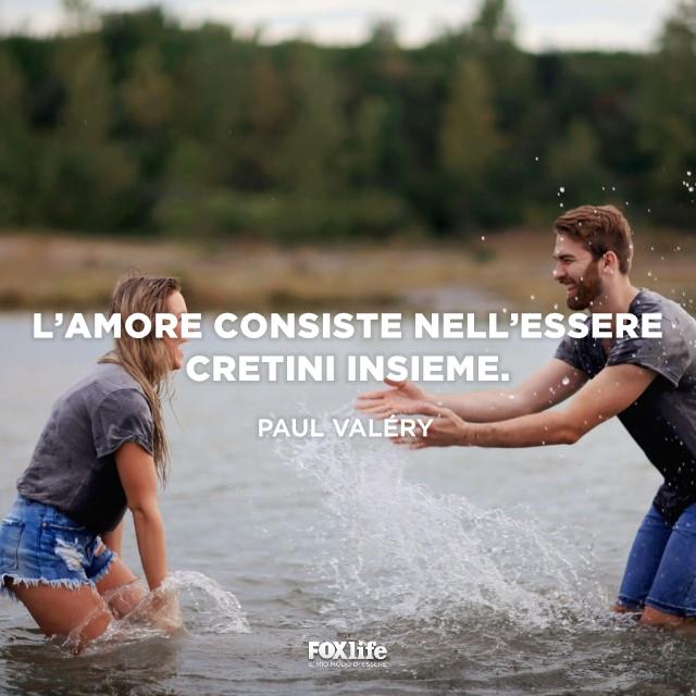 Frase Valery Coppia si schizza in acqua