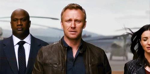 Kevin McKidd in Grey's Anatomy 13 Owen Hunt in una scena di Grey's Anatomy 13