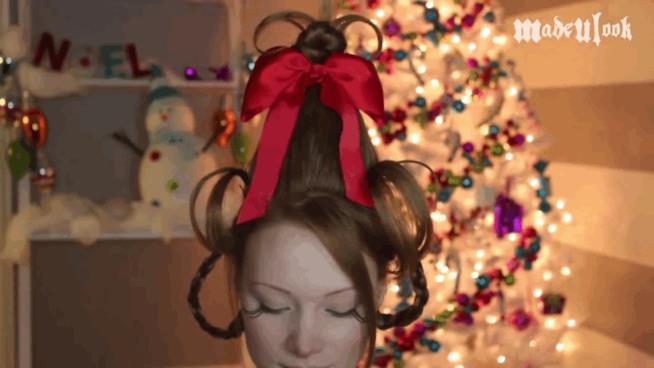 Natale Una ragazza con fiocco a Natale
