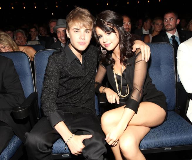 Selena Gomez vittima degli hacker, foto di Justin Bieber nudo su Instagram Selena Gomez e Justin Bieber ai tempi della loro storia