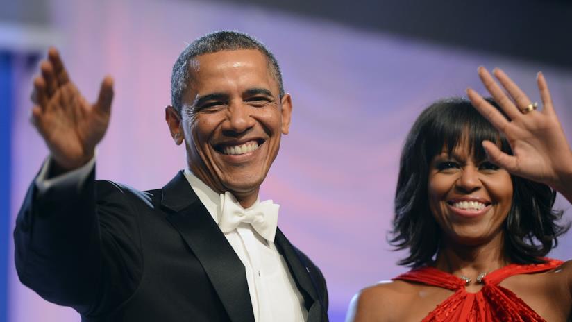 Barack Obama e la moglie MIchelle al ballo inaugurale del 2013 Barack e Michelle Obama salutano gli astanti