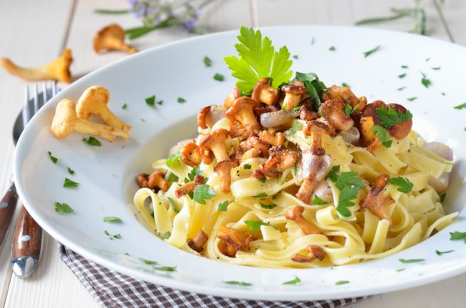 Tagliatelle con finferli e speck Tagliatelle integrali finferli e speck