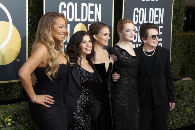 Il rosso e il nero: il red carpet Golden Globes 2018 è in lutto per gli scandali sessuali Emma Stone, Natalie Portman, Mariah Carey e le colleghe vestite di nero