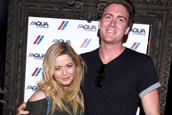 Sasha Pieterse di Pretty Little Liars e Hudson Sheaffer si sono sposati Sasha Pieterse e Hudson Sheaffer