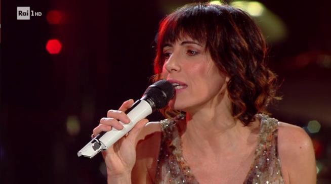 Giorgia e il look Dior a Sanremo Una scena dell'esibizione di Giorgia