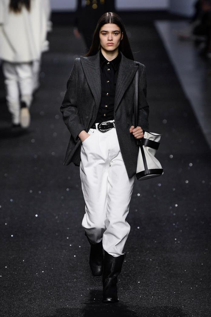 Sfilata Alberta Ferretti Un look della sfilata Alberta Ferretti