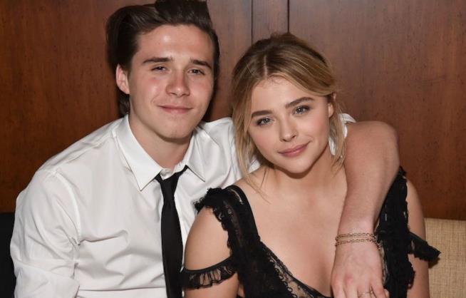 Brooklyn Beckham e Chloë Grace Moretz si conoscono da 5 anni e festeggiano su Instagram Brooklyn Beckham e Chloë Grace Moretz