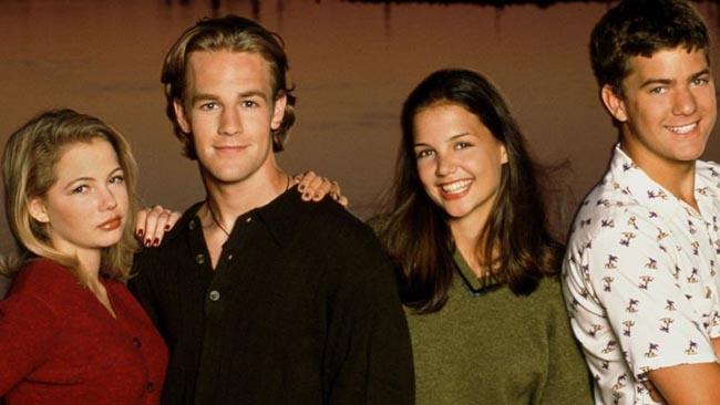I vent'anni di Dawson's Creek e l'intervista a Kevin Willamson Jen, Dawson, Joey e Pacey sorridenti