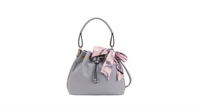 Le mini-bag estive di Carpisa Nella collezione estiva di Carpisa anche delle deliziose mini-bag