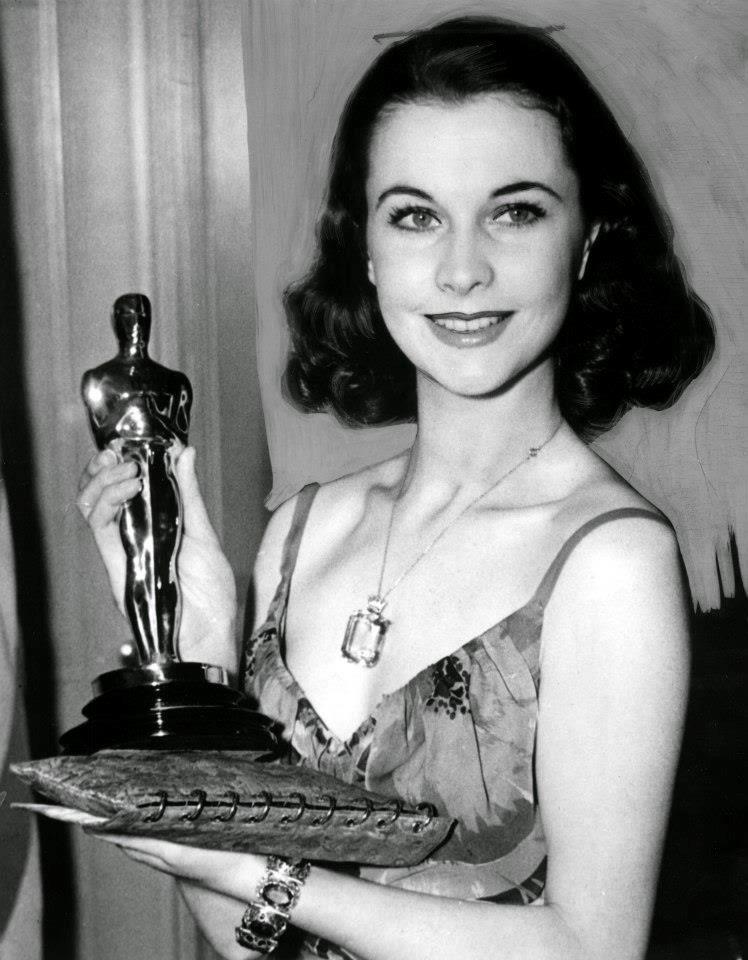 Vivien Leigh vinse il suo primo Oscar con Via col Vento Vivien Leigh con il Premio Oscar