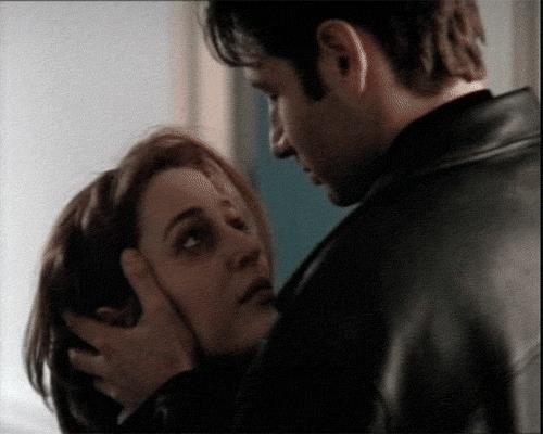 Mulder e Scully Bacio tra Mulder e Scully