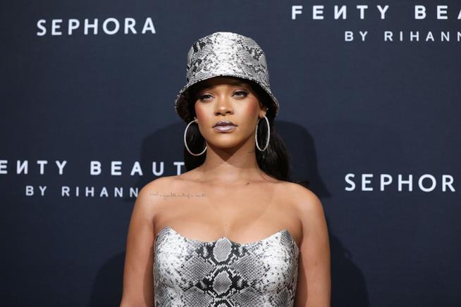 Rihanna in outfit animalier Rihanna a un evento Fendi Beauty
