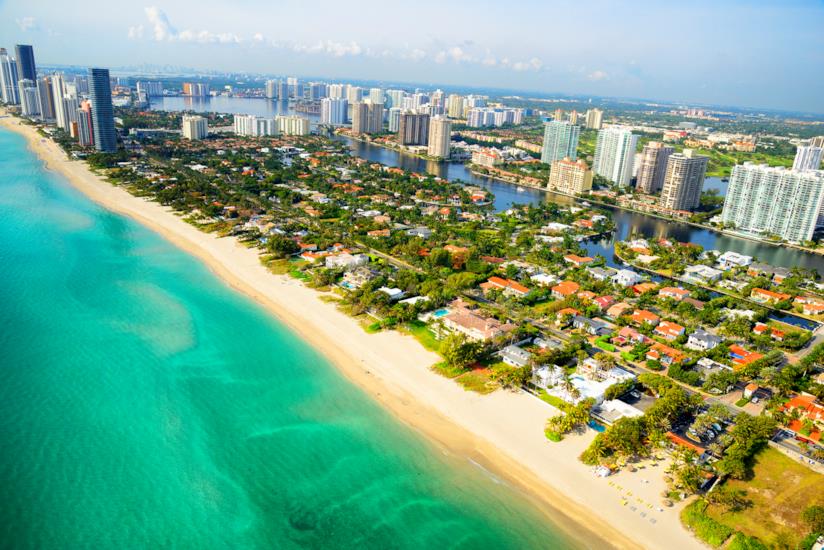 Il mozzafiato lungomare di Miami Beach Miami Beach tra mare, verde e grattacieli