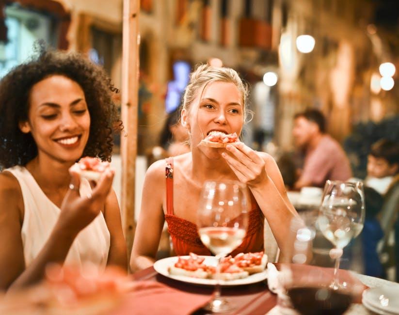 Dieta per rimettersi in forma Ragazze che mangiano