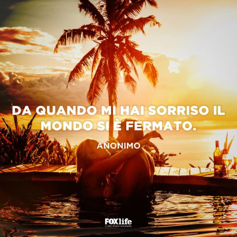 Frase sorriso Coppia abbracciata
