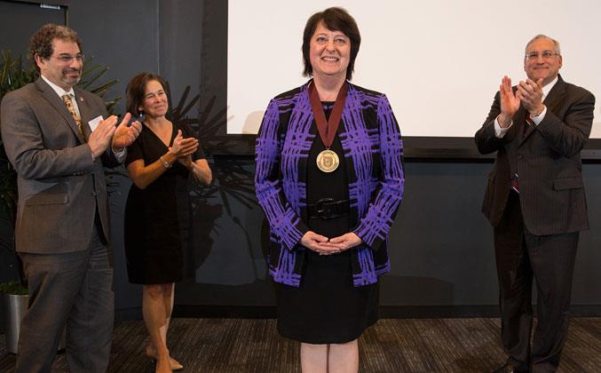 Kathy Albain kathy Albain a un congresso medico