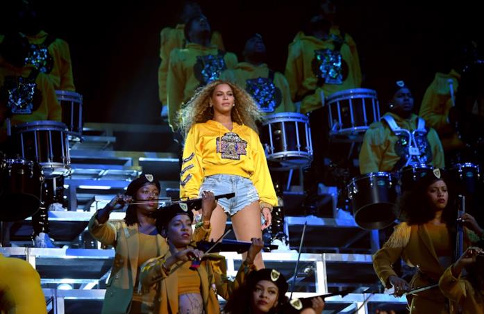 Beyoncé Beyoncé con capelli lunghi e ricci