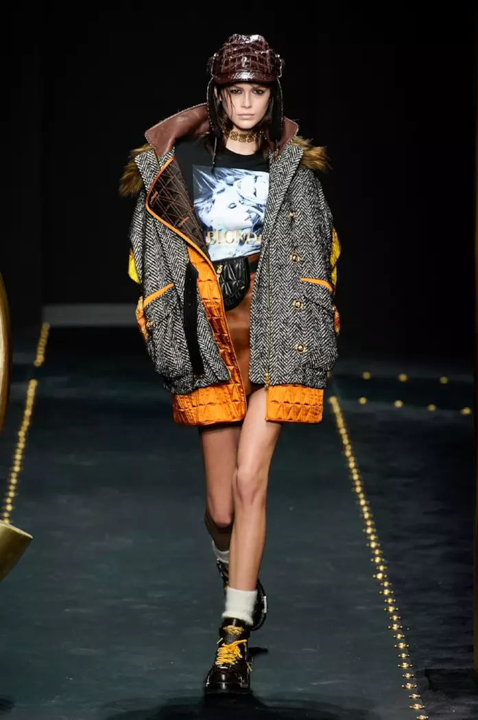 Tweed e arancio, mix inconsueto per Versace Look grintoso e sporty per Versace