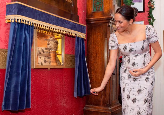 Meghan Markle ha sfoggiato un incantevole look premaman: i consigli per riprodurlo Meghan Markle