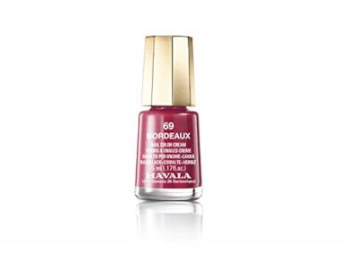 Smalto unghie color bordeaux