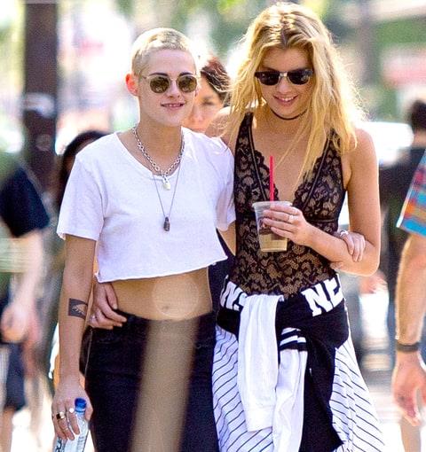 Kristen Stewart e Stella Maxwell Kristen Stewart e Stella Maxwell in giro per strada
