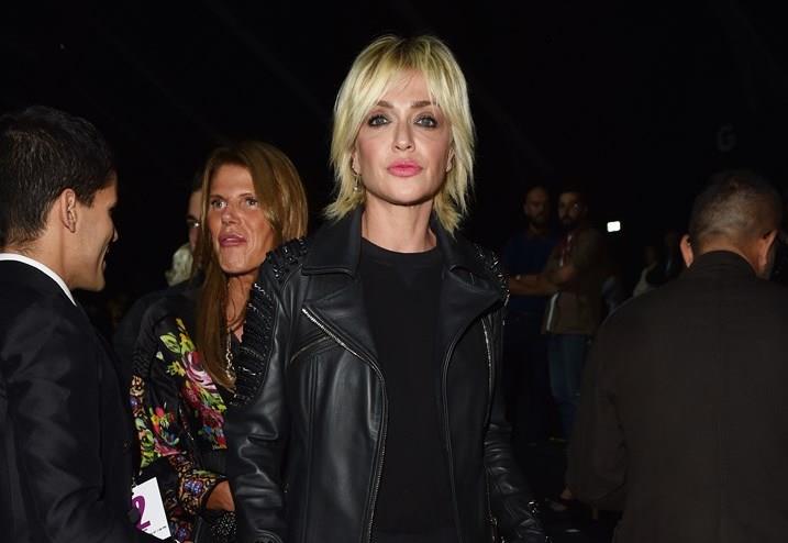 Paola Barale: il suo ultimo look rock divide i fan Paola Barale