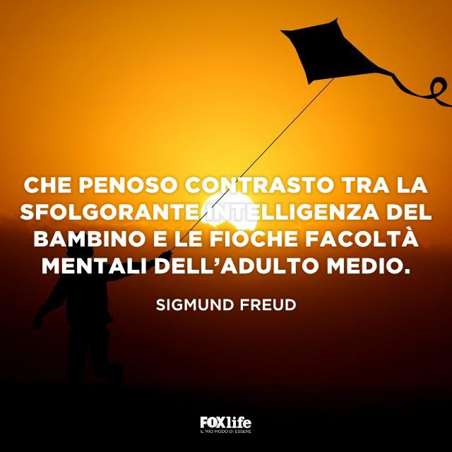 Frase Freud Bambino gioca con l'aquilone