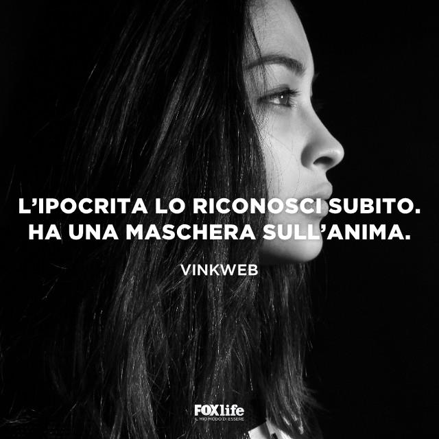 Citazione Vinkweb Profilo di donna seria in bianco e nero