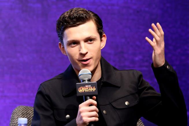 Tom Holland ad un fan event per Avengers: Infinity War Tom Holland durante il tour promozionale di Avengers: Infinity War
