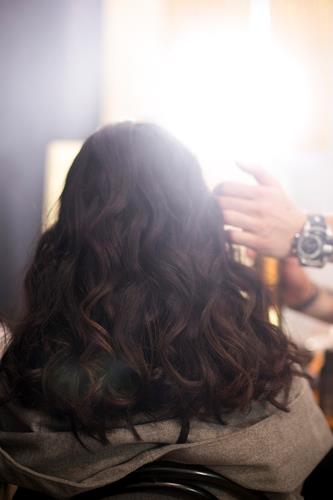 Capelli castani con onde Capelli castani lunghi