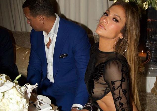 Jennifer Lopez festeggia i 48 anni con Alex Rodriguez Jennifer Lopez e Alex Rodriguez su Instagram