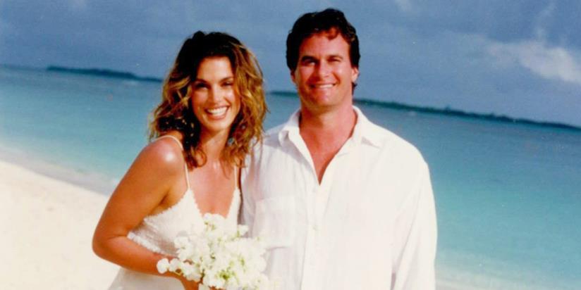 Abiti da sposa corti come Cindy Crawford Cindy Crawford e gli abiti da sposa ideali per la spiaggia